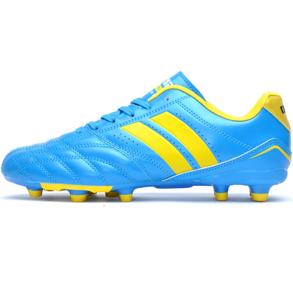 Ανδρικά παπούτσια ποδοσφαίρου σε διαφορετικά χρώματα