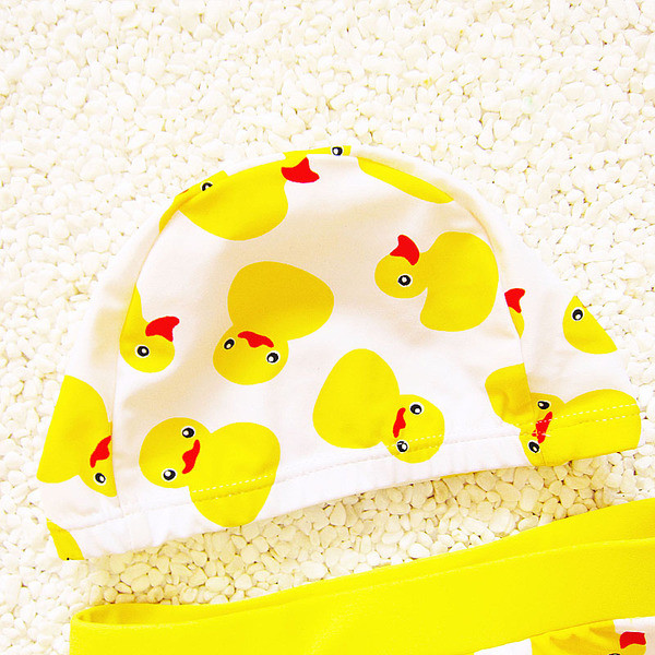 Παιδικά μαγιό για αγόρια με εκτύπωση και καπέλο για κολύμπι