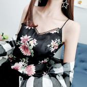 Női szatén felső, vékony csipkepántokkal és virágmotívumokkal, különböző színekben