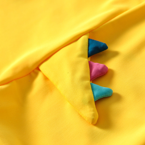 Παιδικό μαγιό - ανοιχτόχρωμο, με εφαρμογή και καπέλο, σε κίτρινο χρώμα