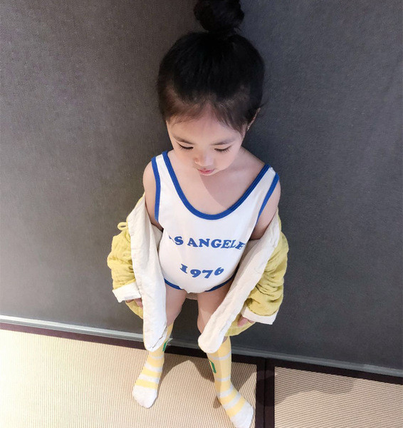 Modern gyerek teljes fürdőruha - unisex, felirattal