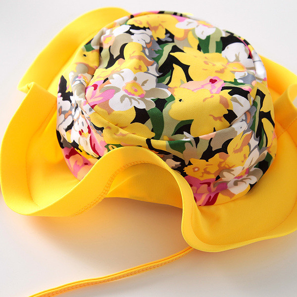 Μοντέρνο παιδικό μαγιό για κορίτσια σε floral μοτίβα με καπέλο