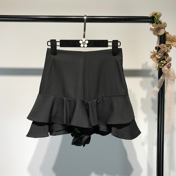 Pantaloni scurți eleganti de damă în negru, cu talie înaltă