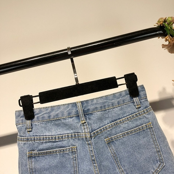 Σύντομα γυναικεία παντελόνια  τζιν - ελαφρώς σχισμένα