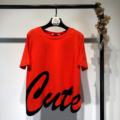 Μοντέρνα γυναικεία μπλούζα σε κόκκινο χρώμα με επιγραφή