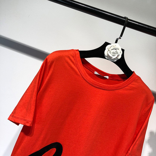 Μοντέρνα γυναικεία μπλούζα σε κόκκινο χρώμα με επιγραφή