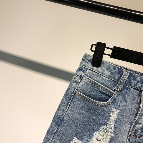 Modern női rövidnadrág - szakadt