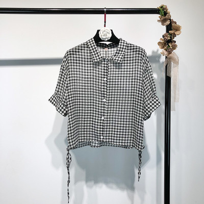 Cămașă scurtă în carouri de damă în negru și albastru și mâneci 3/4