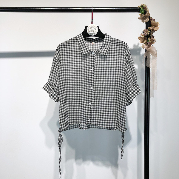 Cămașă scurtă în carouri de damă în negru și albastru și mâneci 3/4