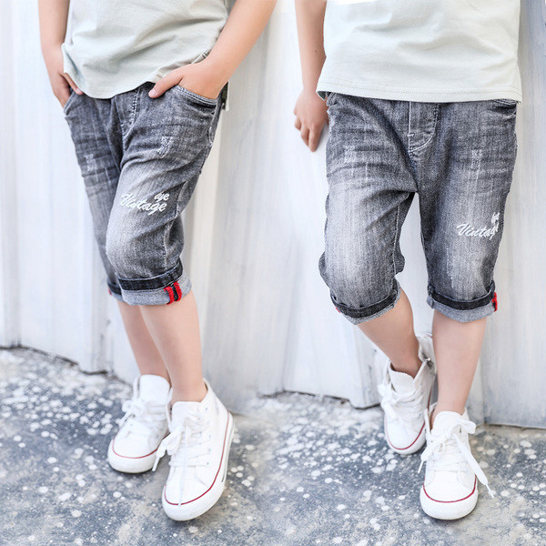 Παιδικά καλοκαιρινα 3/4 τζιν για αγόρια με κεντήματα σε σκούρο χρώμα