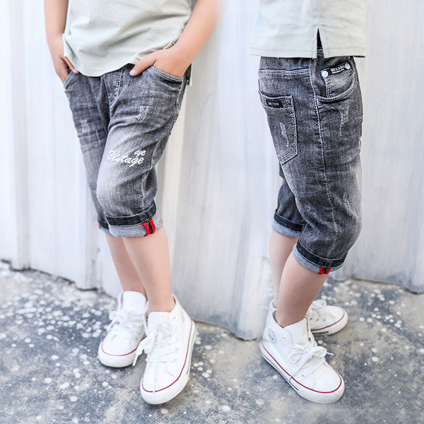 Παιδικά καλοκαιρινα 3/4 τζιν για αγόρια με κεντήματα σε σκούρο χρώμα