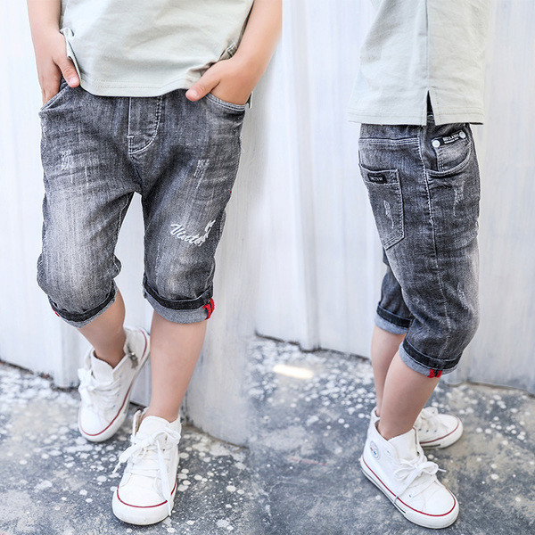 Παιδικά καλοκαιρινα 3/4 τζιν για αγόρια με κεντήματα σε σκούρο χρώμα