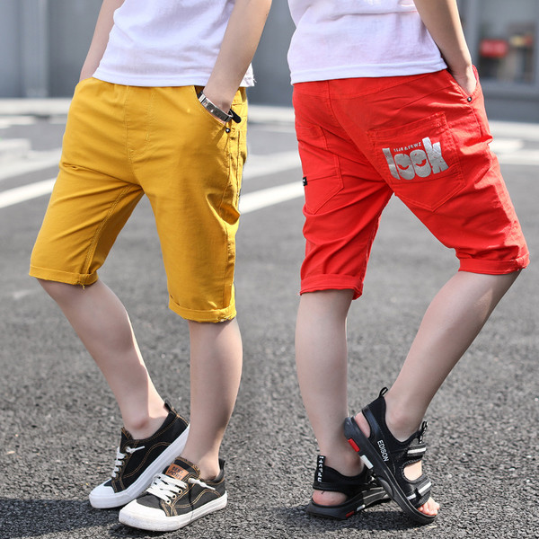 Παιδικό παντελόνι 3/4 για αγόρια σε τρία χρώματα με επιγραφή