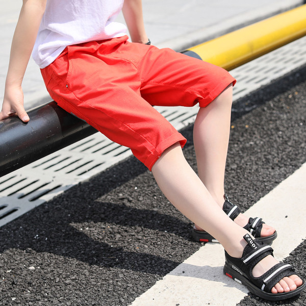 Παιδικό παντελόνι 3/4 για αγόρια σε τρία χρώματα με επιγραφή