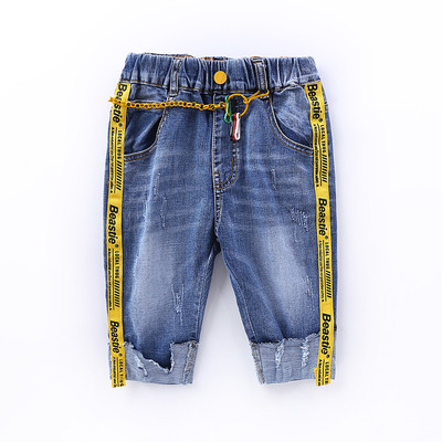 Blugi moderni pentru copii cu elemente metalice și dungi laterale colorate cu o inscripție