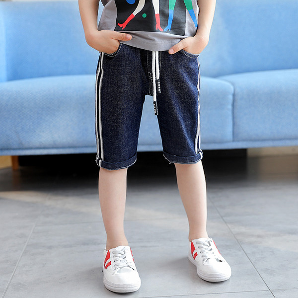 Παιδικά σορτς για αγόρια με πλευρική μπορντούρα