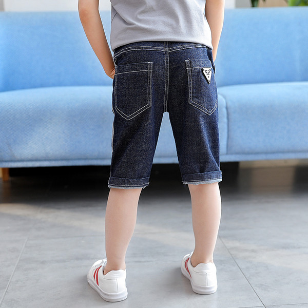 Παιδικά σορτς για αγόρια με πλευρική μπορντούρα