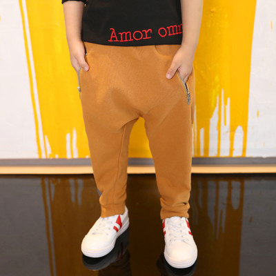 Trening pentru copii cu panglici colorate in trei culori