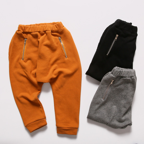 Trening pentru copii cu panglici colorate in trei culori