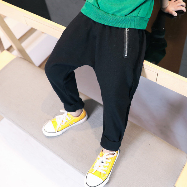 Trening pentru copii cu panglici colorate in trei culori