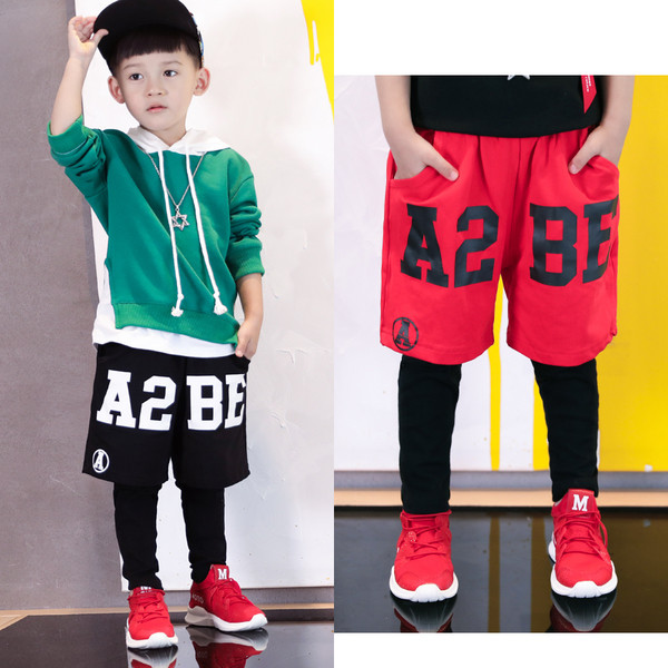 Pantaloni lungi moderni pentru copii cu imitație de pantaloni scurți în două culori cu inscripție