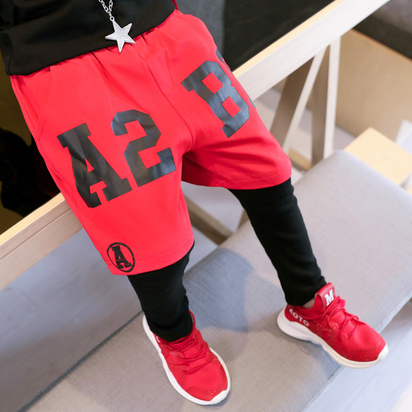 Pantaloni lungi moderni pentru copii cu imitație de pantaloni scurți în două culori cu inscripție