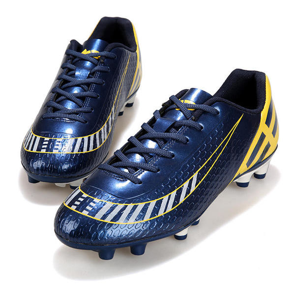 Παπούτσια ποδόσφαιρου  από συνθετικό δέρμα λουστρίνι για παιδιά και ενήλικες σε δύο χρώματα