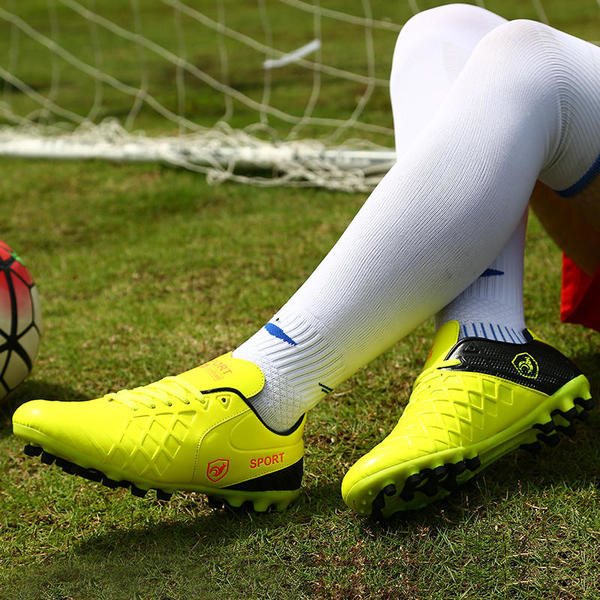 Nasturi de fotbal pentru barbati in trei culori