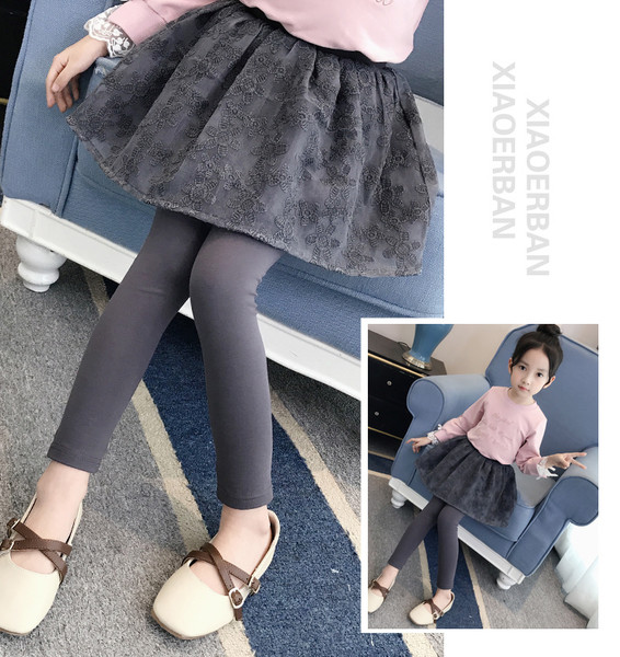 Fusta eleganta din dantela pentru copii cu pene in broderie florala