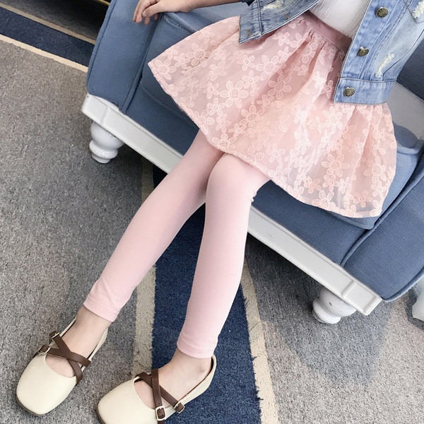 Fusta eleganta din dantela pentru copii cu pene in broderie florala