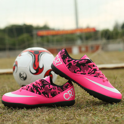 Ανδρικά παπούτσια ποδοσφαίρου σε διαφορετικά χρώματα