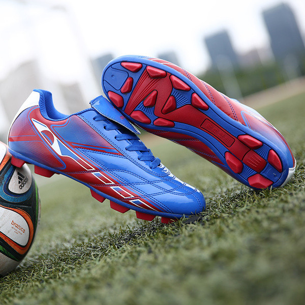 Ανδρικά ποδοσφαιρικά παπούτσια σε τρία χρώματα
