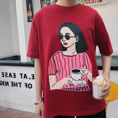 Tricou de damă stilat freestyle - în roșu, alb și negru, cu imprimeu