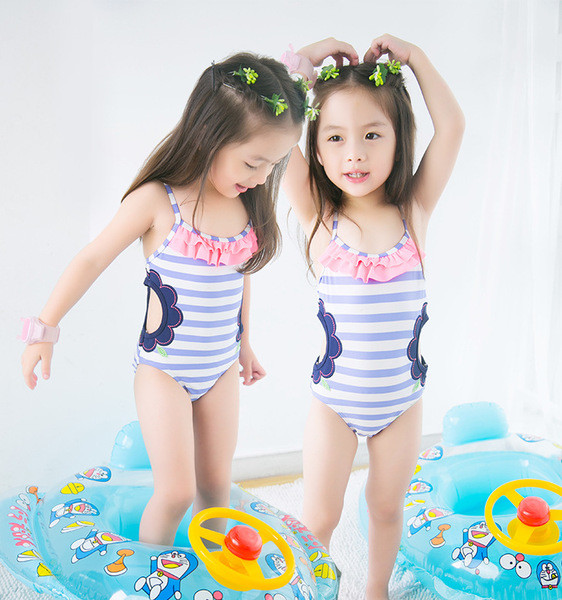 Costum de baie intreg pentru copii cu decor floral si volane