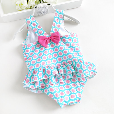 Costum de baie intreg pentru copii de culoare deschisa cu decor floral si panglica