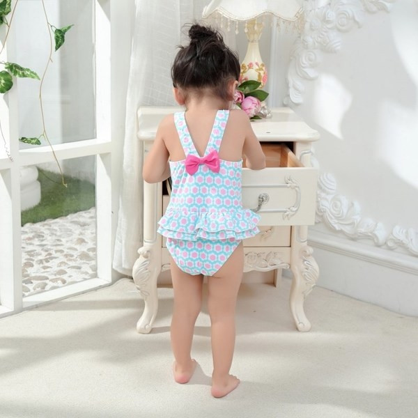 Costum de baie intreg pentru copii de culoare deschisa cu decor floral si panglica