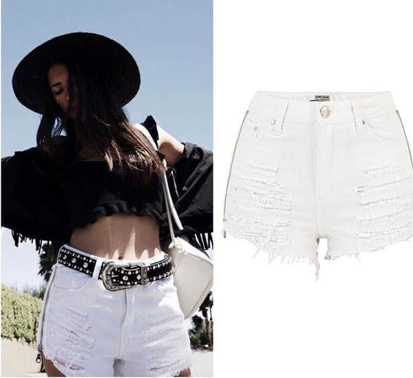 Pantaloni scurti moderni de dama in alb cu fermoar lateral si rupti