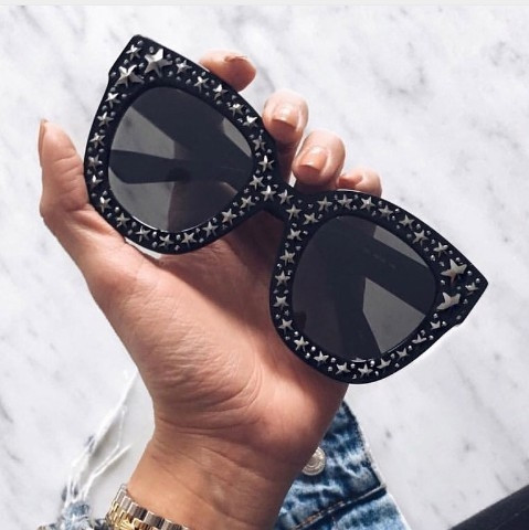 Γυναικεία μοντέρνα γυαλιά σε τετράγωνη μορφή με μεταλλική διακόσμηση