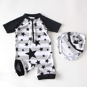 Costum de baie intreg pentru copii cu fermoar si palarie pentru baieti