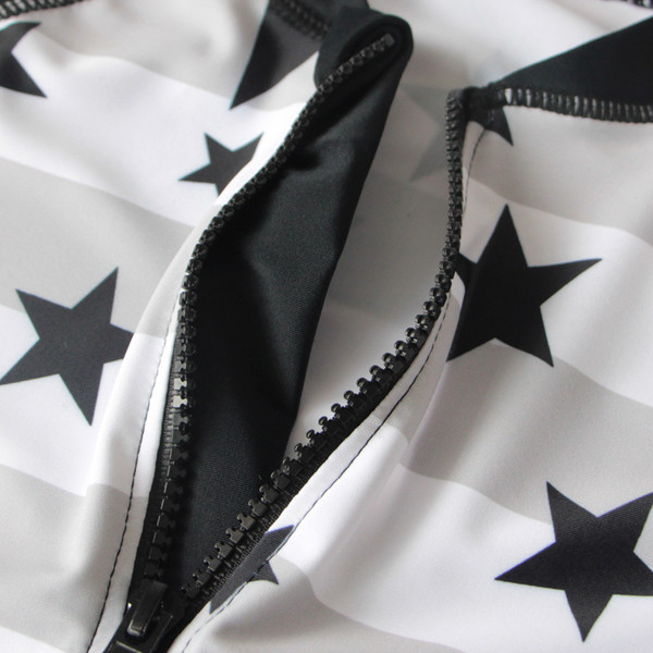 Costum de baie intreg pentru copii cu fermoar si palarie pentru baieti