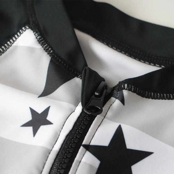 Costum de baie intreg pentru copii cu fermoar si palarie pentru baieti