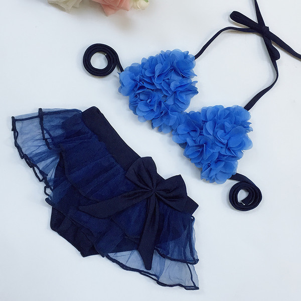 Costum de baie modern pentru copii cu dantelă, panglică și motive florale 3D