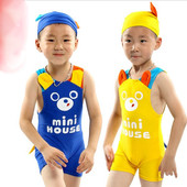 Μαγιό για αγόρια με καπέλο και δίχρωμη εφαρμογή