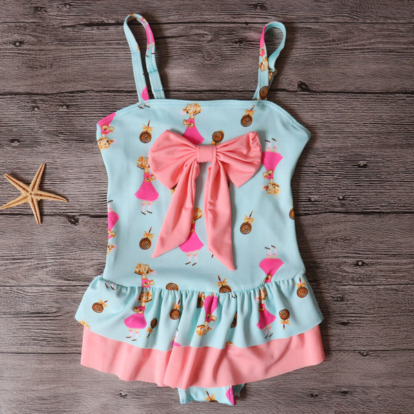 Costum de baie intreg pentru copii cu imprimeu in mai multe culori si cu bretele reglabile