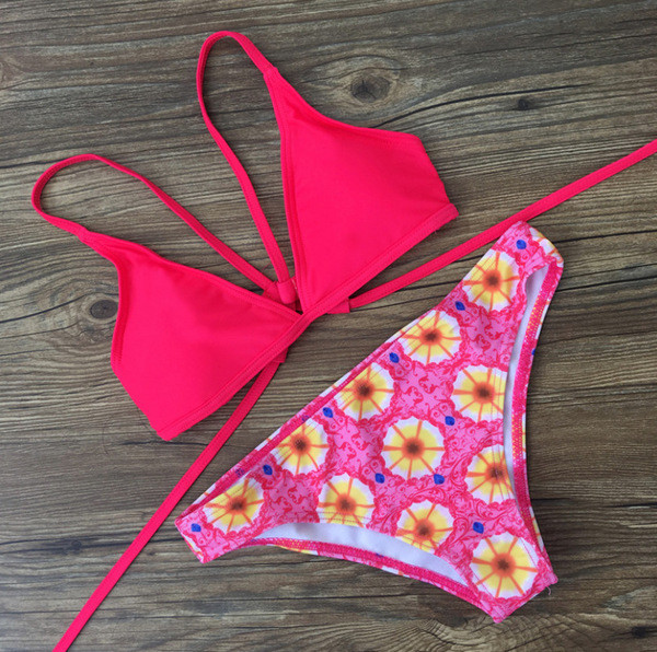 Kétrészes női fürdőruha mintával