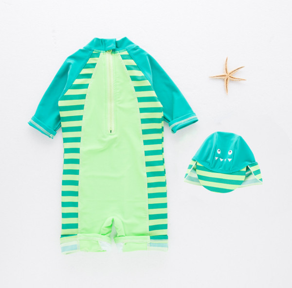 Costum de baie pentru băieți cu pălărie