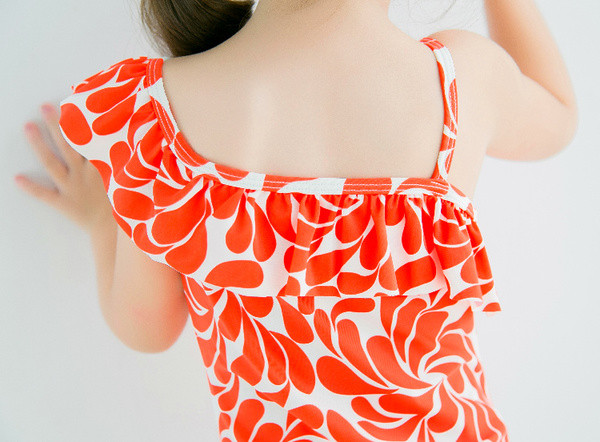 Costum de baie intreg pentru copii alb cu motive florale colorate