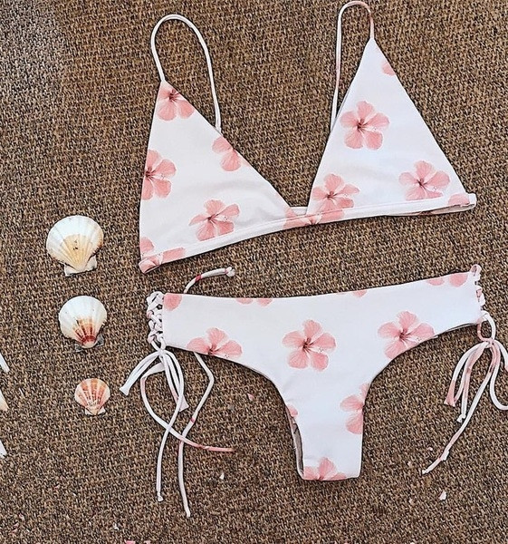 Costum de baie simplu cu imprimeu floral si cravate, in doua parti