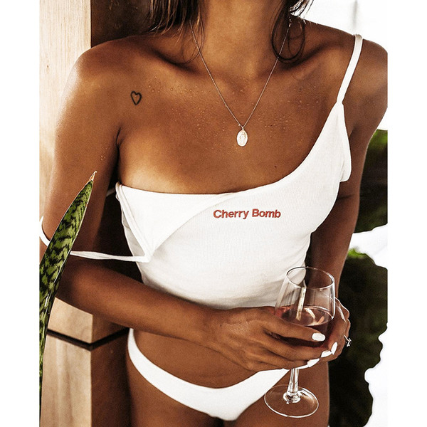 Maieu sexy de damă, cu bretele subțiri, în culoarea albă, cu inscripție