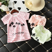 Tricou pentru copii în dungi în mai multe culori cu imprimeu și inscripție